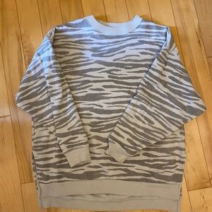 American Eagle Women's Oversized Sweatshirt - two tone size